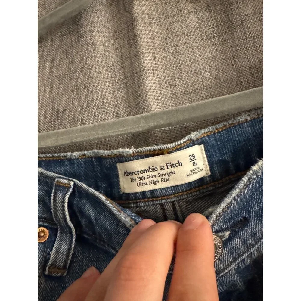 Abercrombie “The 90s Slim Straight Ultra High Rise” Jeans – Medium Wash – Sz 29 - Picture 3 of 4